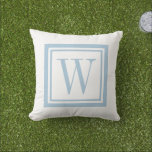 Hemelsblauw en Witte Klassieke Vierkante Monogram Buitenkussen<br><div class="desc">Ontwerp je eigen aangepaste kussensloop in elke gewenste kleurcombinatie om perfect aan te sluiten bij je interieur in elke ruimte! Gebruik de ontwerptools om de achtergrondkleur en de kleur van de vierkante rand te wijzigen, of voeg je eigen tekst toe met een naam, monogram initiaal of andere speciale tekst. Elk...</div>