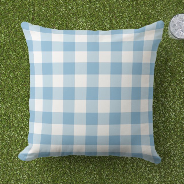 Hemelsblauw Witte Gingham Plaid Rut Buitenkussen (Gras)