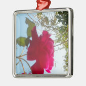 Hemelse Bloei: Een Roos tegen de Hemel Metalen Ornament (Links)