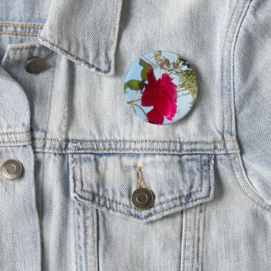 Hemelse Bloei: Een Roos tegen de Hemel Ronde Button 5,7 Cm (In situ)