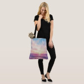Hemelse Getijden bij Droomlichtschemering Tote Bag (Op model)