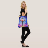 Hemelse Lotus Kruis Tote Bag (Op model)