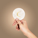 hemelse middernacht gouden maan bruiloft klassieke ronde sticker<br><div class="desc">Ons 'hemellichamen' collectie is voorzien van een prachtige halve maan met gouden sterren in verschillende design op een velvet-blauwe achtergrond tegen middernacht,  gekoppeld aan elegante lettertypen. Gemakkelijk aan te passen en u kunt uit vele punten van dit collectie in onze opslag kiezen.</div>