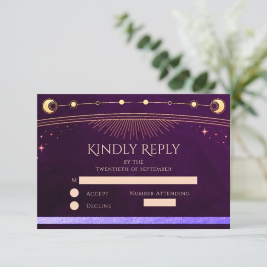 Hemelse Regenboog Deep Plum Sun Moon Stars Wedding RSVP Kaartje (Staand voorkant)