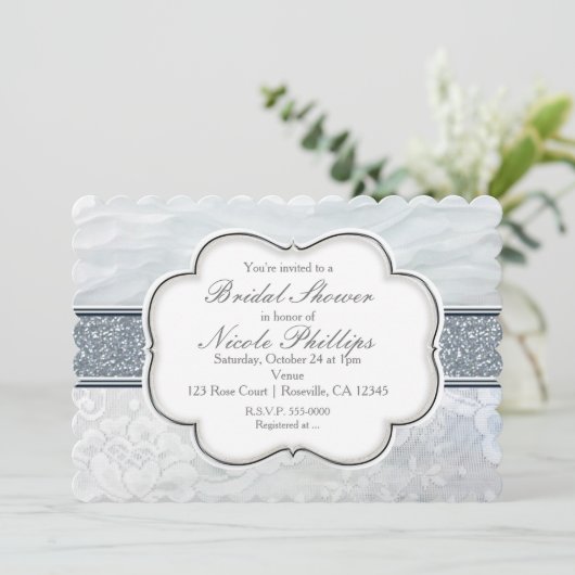 Hemelse Witte Ruffles & Kant Elegante Uitnodiginge Kaart (Staand voorkant)