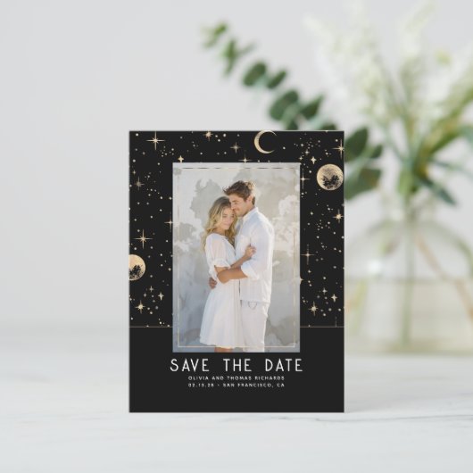 Hemelse Zwarte en Gouden Sterren Bewaar De Datum Aankondigingskaart (Staand voorkant)