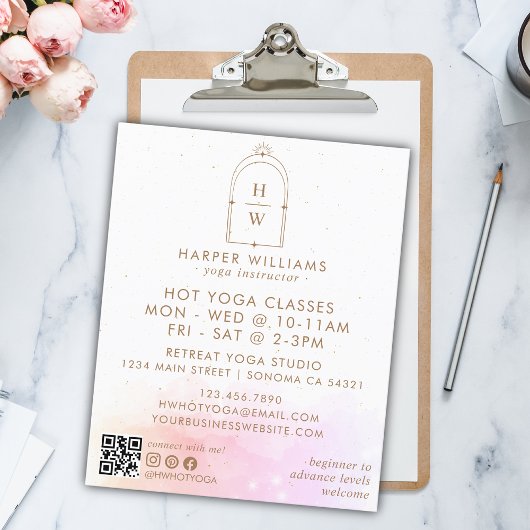 Hemelsroze Monogram Yoga-instructeur QR-code Flyer