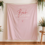 HENLEY Modern Roze Rood Retro Bachelorette Welkom Wandkleed<br><div class="desc">Deze vrijgezelle welkomstbord heeft een edgy handgeschreven scriptlettertype en een moderne roze en rode kleurencombinatie. Combineer met alles in het HENLEY-collectie voor een samenhangende look.</div>