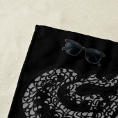 Henry de Happy Octopus Beach Towel (zwart) Strandlaken (In situ)