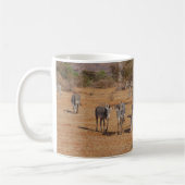 Herd van het Zebra Panoramisch Afrikaans landschap Koffiemok (Links)