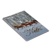 Herd van paarden die op wintersneeuw lopen notitieboek (Rechterzijde)