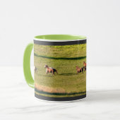 Herd van paarden lopen op een Ranch Equine-foto Mok (Voorkant links)