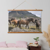 Herd van paarden, nabij Hofn, IJsland Hangend Wandkleed (Slaapkamer)