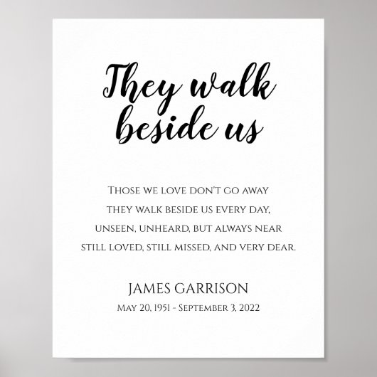 Herdenking Gedicht "Ze lopen naast ons" Poster (Voorkant)