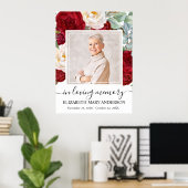Herdenking met foto met rode en witte rozen poster (Thuiskantoor)