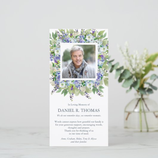 Herdenking Paarse Bloemen Begrafenis Dankkaarten Bedankkaart (Staand voorkant)