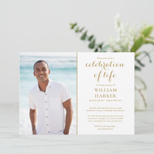 Herdenking van het Leven Elegante Gouden Rouwfoto Kaart (Staand voorkant)