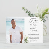 Herdenking van het leven groene funeral foto kaart (Staand voorkant)