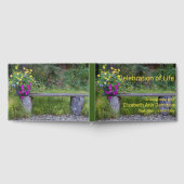 Herdenking van het leven in de Rustic Bench Flower Gastenboek (Volledig)