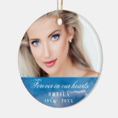 Herdenking voor altijd in ons hart Fotoblauw hemel Keramisch Ornament (Links)