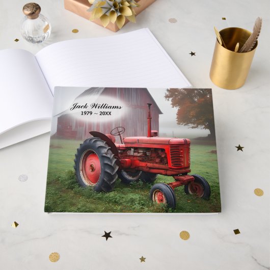 Herdenkings Rode Tractor Met Rode Oude Schuur Gastenboek (Voorkant open)