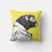 Herdwick Lamb in Trench Coat (Retro Geel) Kussen (Voorkant)