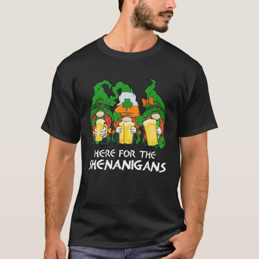 Here For The Shenanigans Gnome Beer St Patricks Da T-shirt (Voorkant)