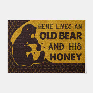 Here Lives An Old Bear And His Honey Deurmat