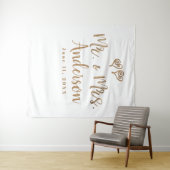 HERE. & MRS. Goud Script Typografie Modern Minimaa Wandkleed (In Situ (horizontaal))