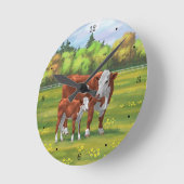 Hereford Cow & Cute Calf in zomerperiode Ronde Klok (Hoek)