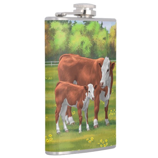 Hereford-Koe en Cute Calf in zomerperiode Heupfles (Rechts)