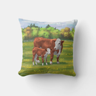 Hereford-Koe en Cute Calf in zomerperiode Kussen