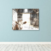 Hereford Koe en Rooster In Barn Canvas Afdruk (Insitu (Houten vloer))