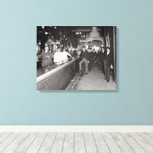 Heren die aan de bar drinken, 1910 canvas afdruk (Insitu (Houten vloer))