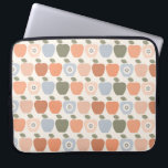 Herfst appels laptop sleeve<br><div class="desc">Een schattig appelontwerp in niet-traditionele herfstkleuren. Dit patroon is geïnspireerd op het moderne ontwerp uit het midden van de eeuw en bevat gestileerde appelillustraties met details met patronen. Groot voor herfst en Thanksgiving decor en het verfraaien.</div>