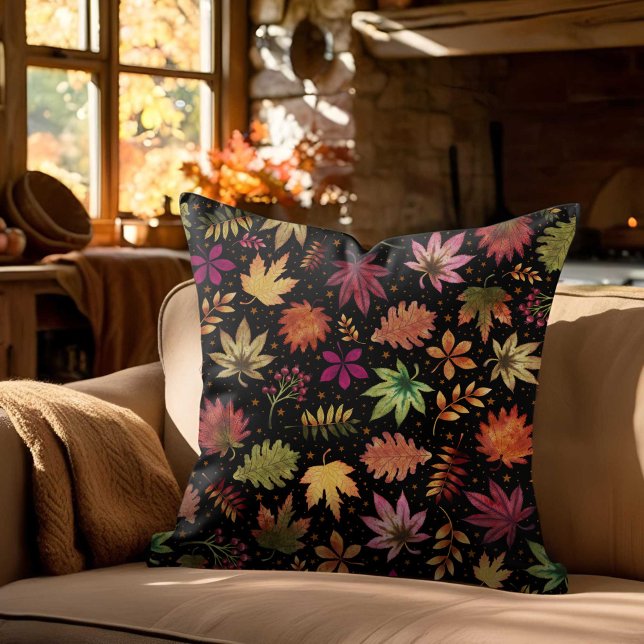 Herfst Autumn verlaat Halloween-patroon op zwart Kussen (Fall Autumn Leaves Halloween Pattern on Black Throw Pillow)
