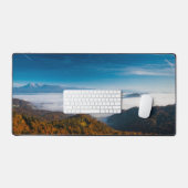 Herfst bergen en mist in de vallei bureaumat (Keyboard & Muis)