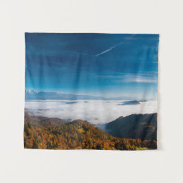 Herfst bergen en mist in de vallei wandkleed