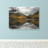 Herfst bij Beaver Lake in Marble, Colorado Canvas Afdruk (Insitu (Houten vloer))