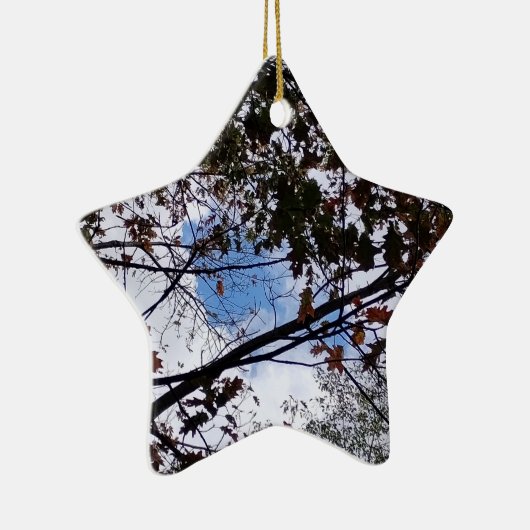 Herfst bladeren met Peeking Blue Sky Keramisch Ornament (Rechts)