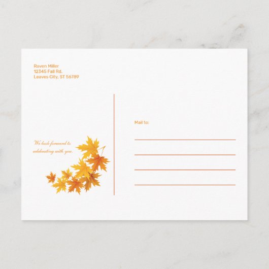 Herfst bladeren op rustieke houten achtergrond aankondigingskaart (Achterkant)