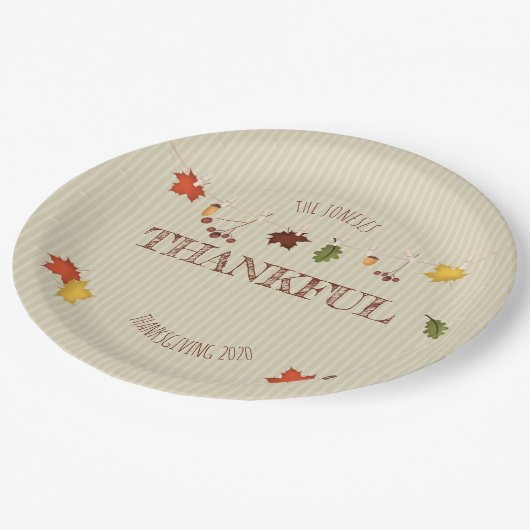 Herfst bladeren op waslijn papieren bordje (Gekanteld)