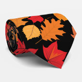Herfst bladeren patroon 02 Zwart BG Stropdas (Opgerold)