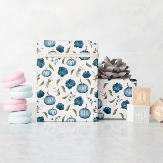 Herfst Blauw Bloemen Pompoen Patroon Cadeaupapier (Baby Shower)