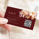 Herfst Bloemen Bourgogne Cream Bruiloft QR Code RS Informatiekaartje<br><div class="desc">Deze herfst bloemenbordeaux crème bruiloft qr code rsvp behuizing card design is een dromerig ensemble dat de essentie van charme en moderne elegantie belichaamt. Herfst Met herfstbloemen en bladeren in herfstkleuren, geaccentueerd met gouden geometrische randen, biedt ons ontwerp een eenvoudige maar fascinerende esthetiek die perfect is voor uw zomer- of...</div>