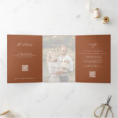 Herfst bruiloft foto RSVP details QR code Drieluik Uitnodiging (Binnen)