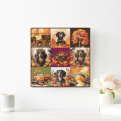 Herfst Charm: Teckels en Herfst Scènes Vierkante Klok (Huis)