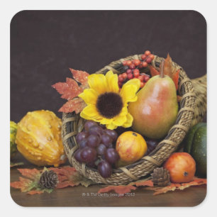 Herfst cornucopia met druiven, peren en kalebassen vierkante sticker