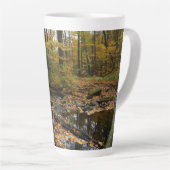 Herfst Creek met reflectie op Laurel Hill Park Latte Mok (Rechterhoek)