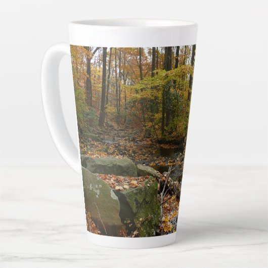 Herfst Creek met reflectie op Laurel Hill Park Latte Mok (Linkerhoek)